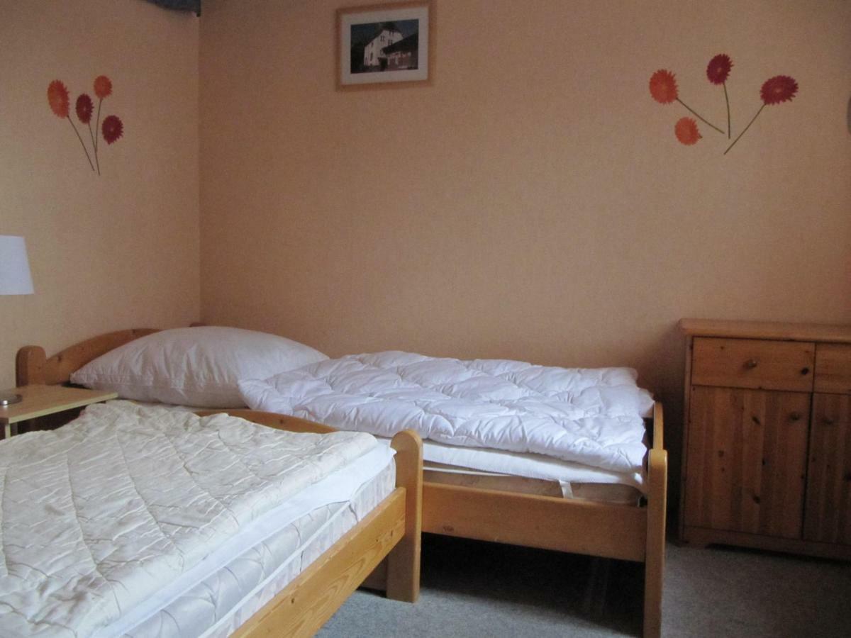 Ferienwohnung Alter Bahnhof Schalkenmehren Exterior foto